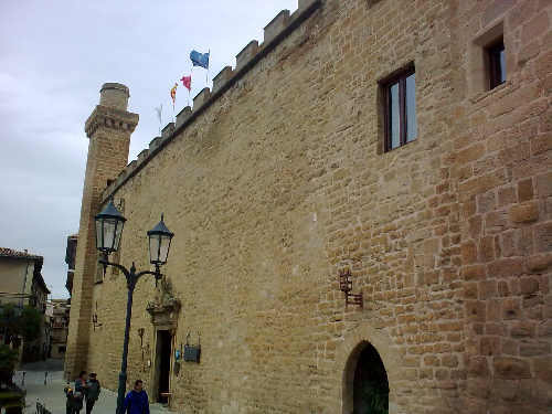 Parador de Olite de día